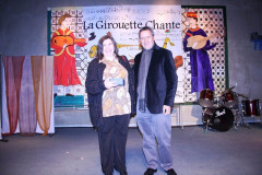 Entrega_de_est__mulo_a_directora_del_coro_colegio_Madrigal__Copiar_-3238